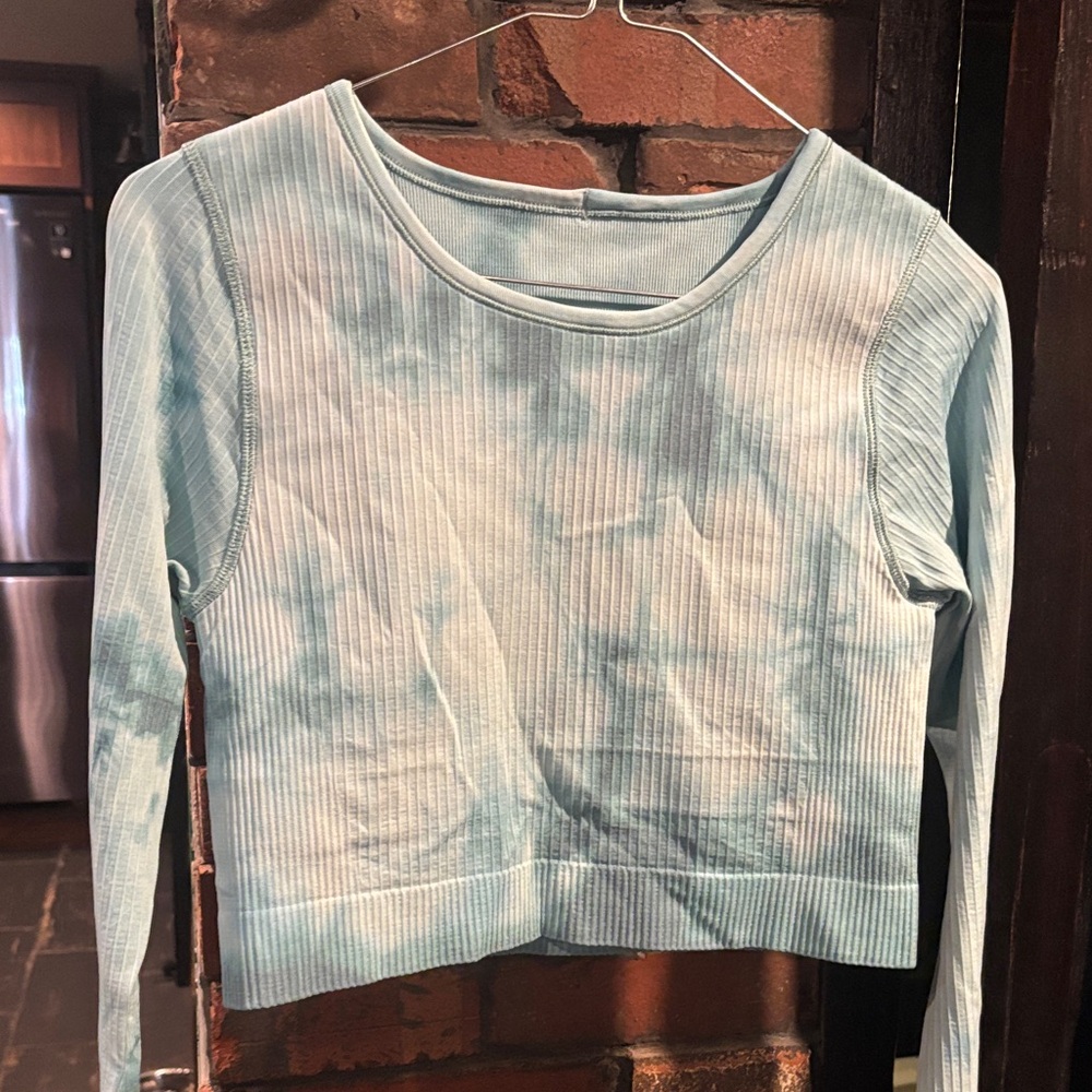 Lululemon Athletica Light Blue Tie-Dye Long Sleeve Top Ebb to street